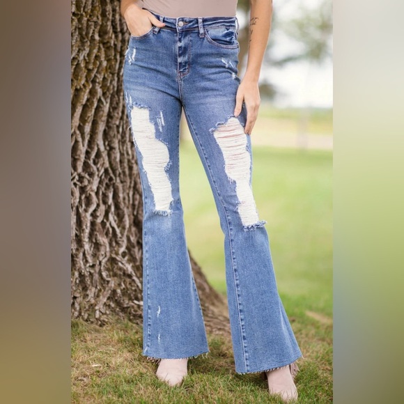 NWT Judy Blue High Waist Flare Destroyed Jeans Womens Size 14/15 Long - Picture 1 of 11